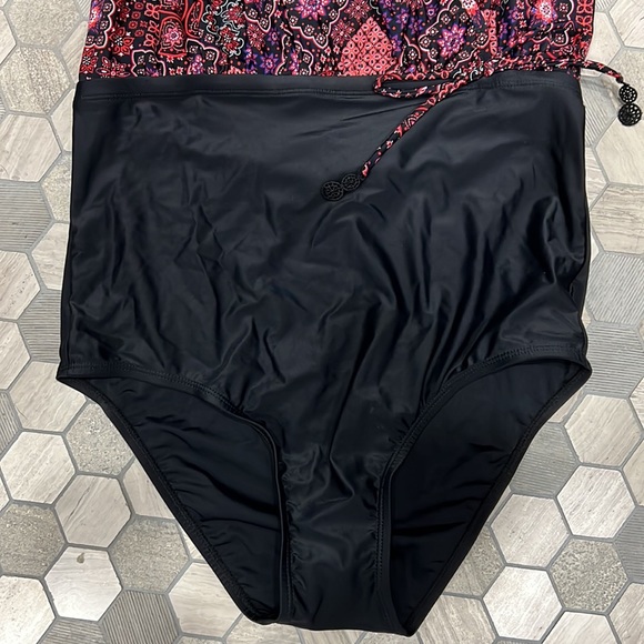 NWOT{Costa Del Sol}Sz X Red Print w/black Bottom One Piece - Picture 4 of 11
